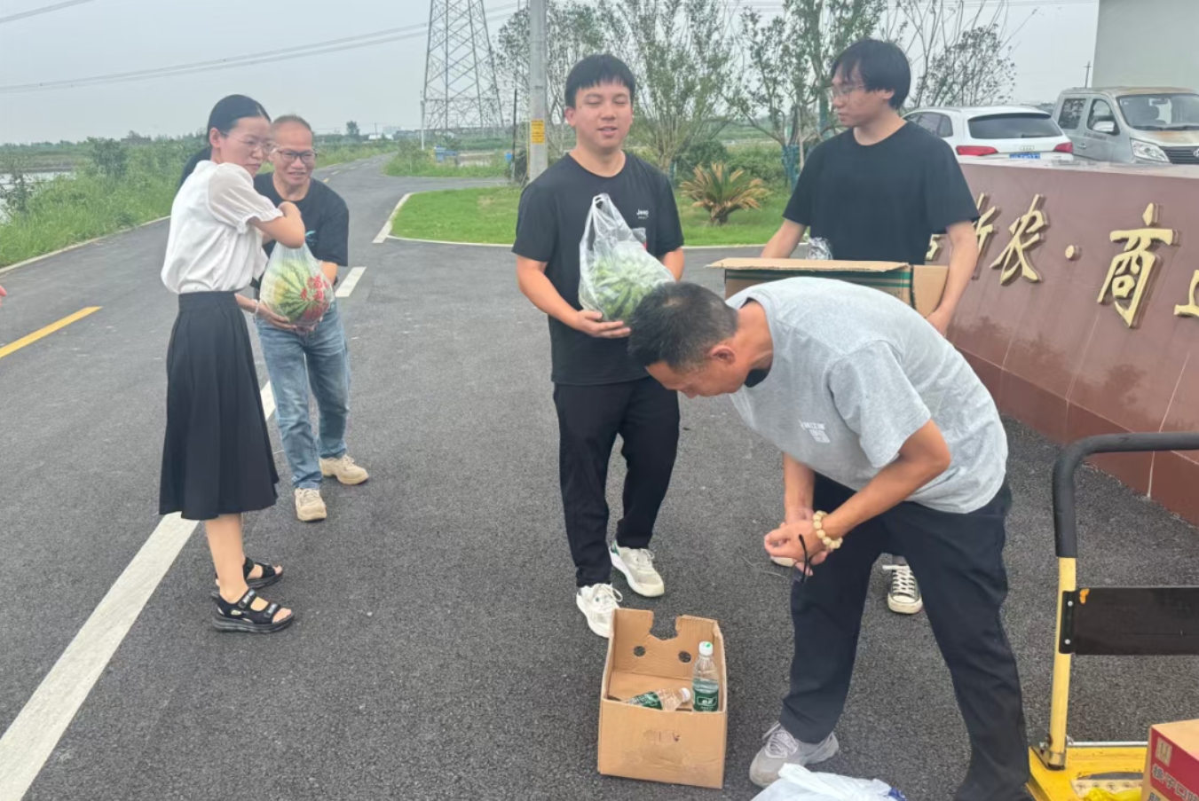 烈日如火，初心如磐 —— 商達(dá)公用深入一線開(kāi)展“送清涼”關(guān)懷行動(dòng)